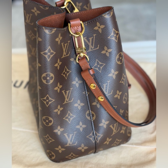Louis Vuitton NeoNoe Monogram Bucket Bag - Picture 5 of 13